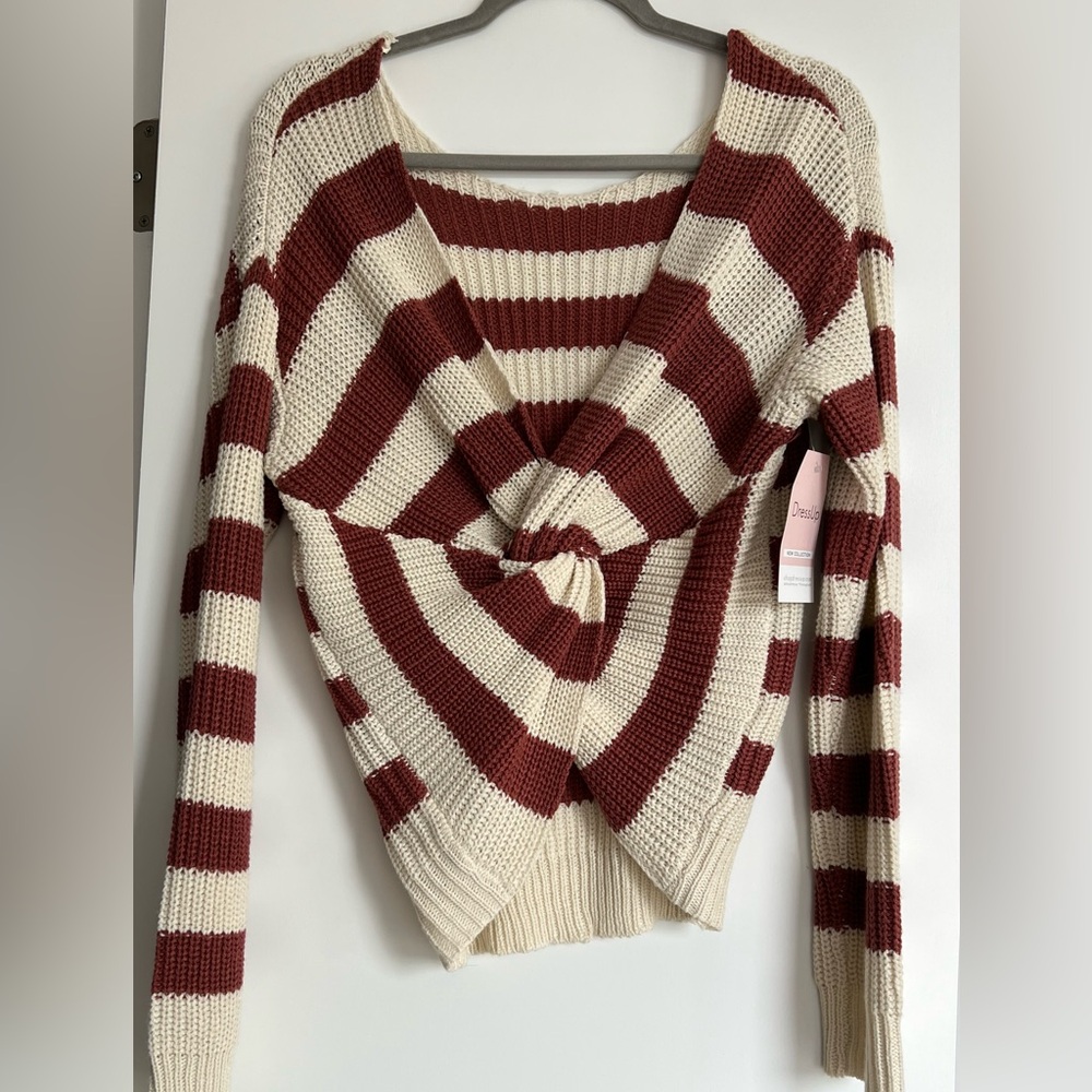 NASHVILLE BOUTIQUE sweater with detailing on the back